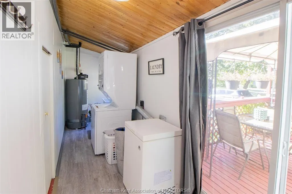 206 Adelaide STREET South