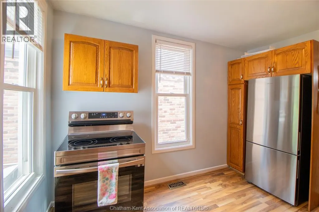 206 Adelaide STREET South