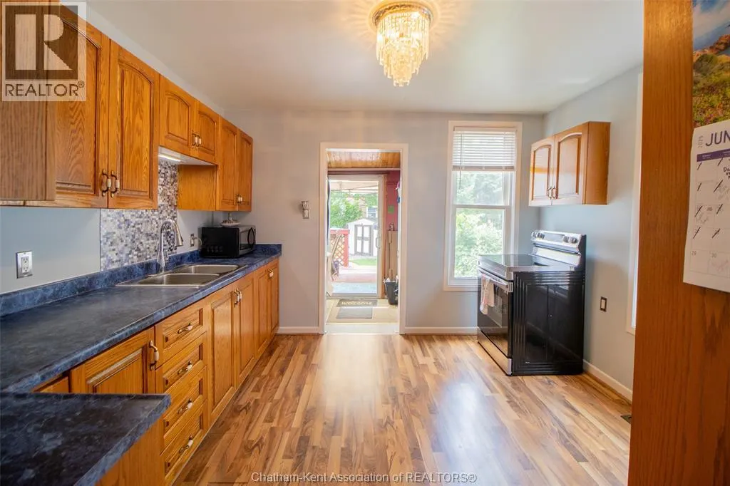 206 Adelaide STREET South