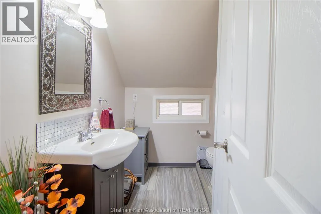 206 Adelaide STREET South