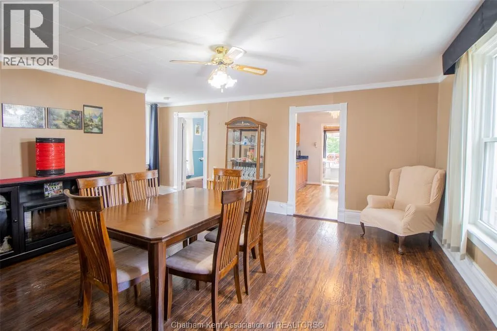 206 Adelaide STREET South