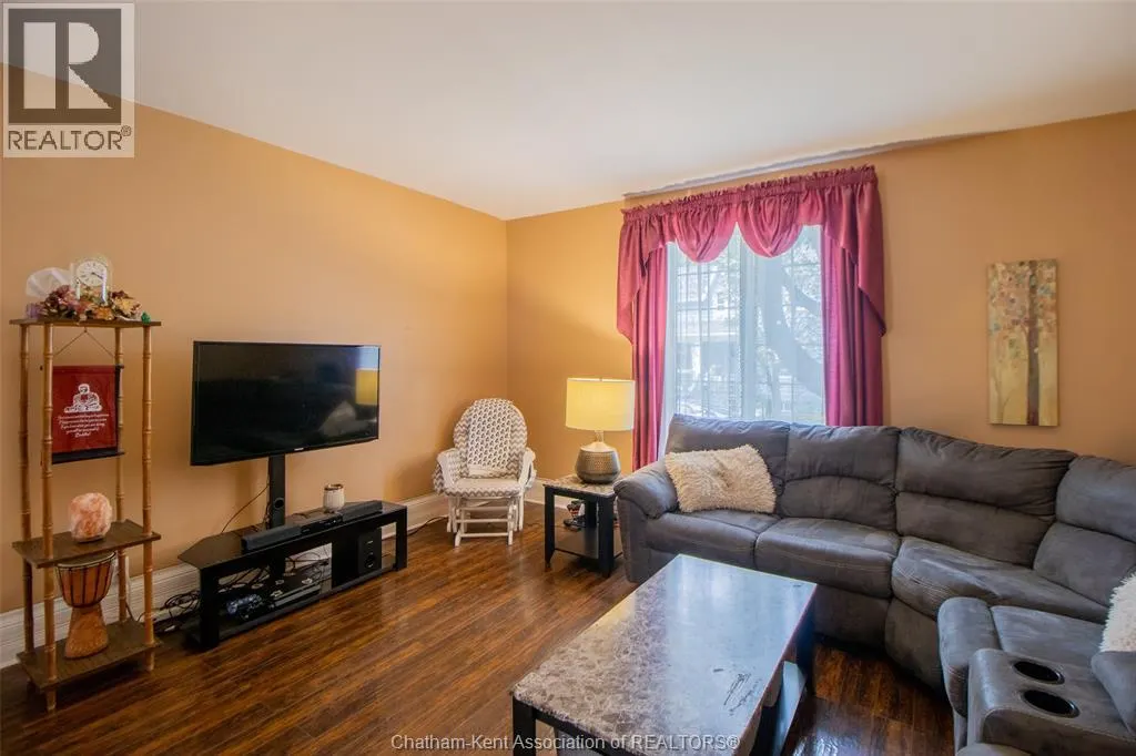 206 Adelaide STREET South