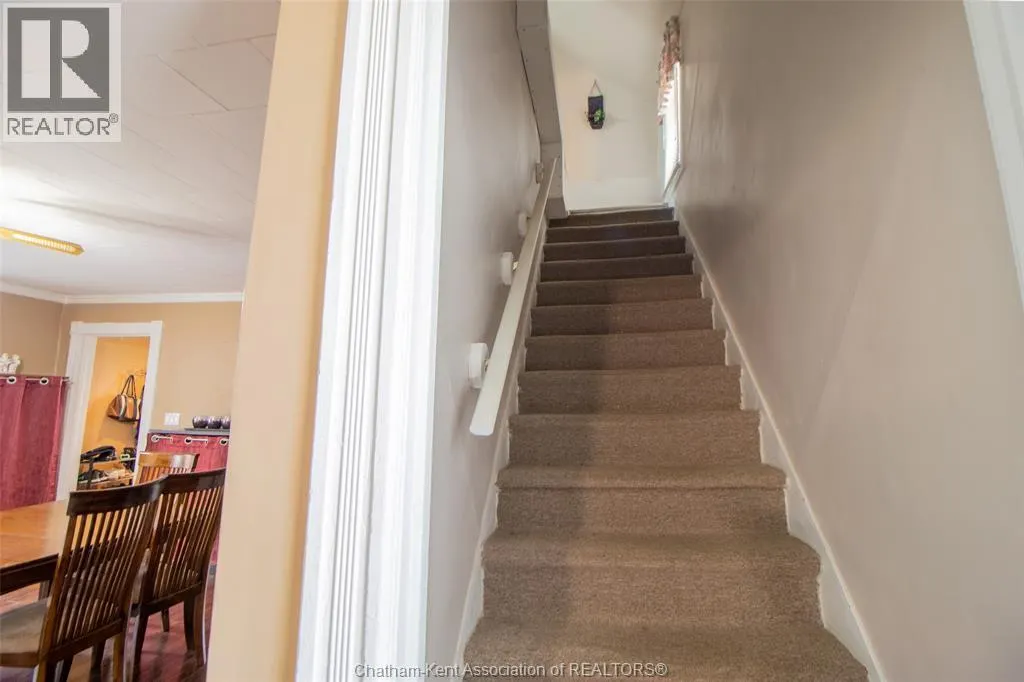 206 Adelaide STREET South