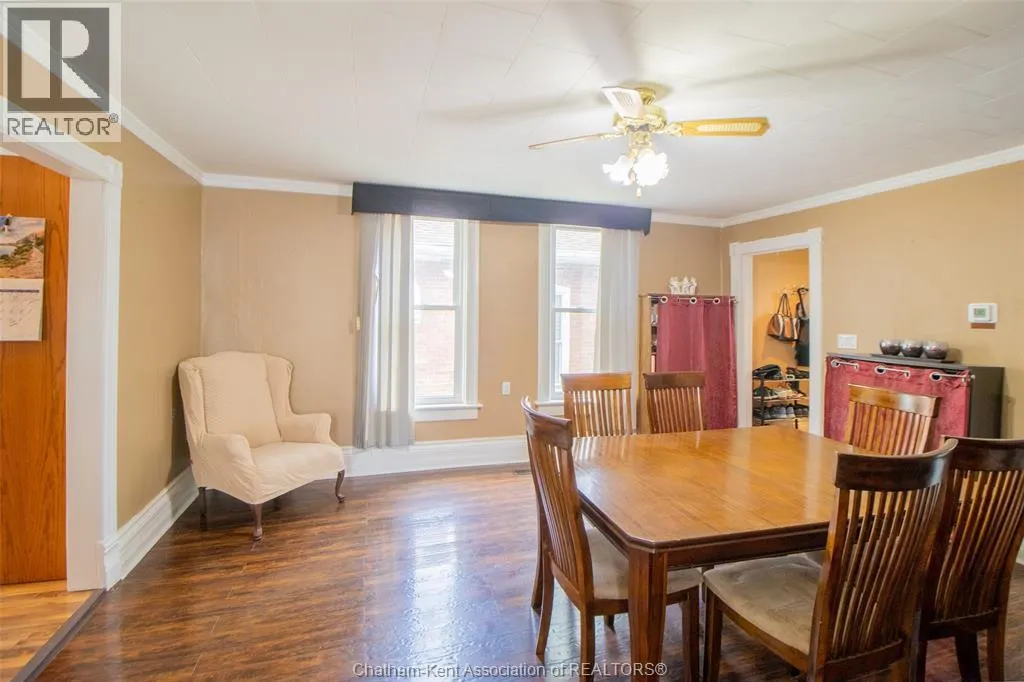 206 Adelaide STREET South