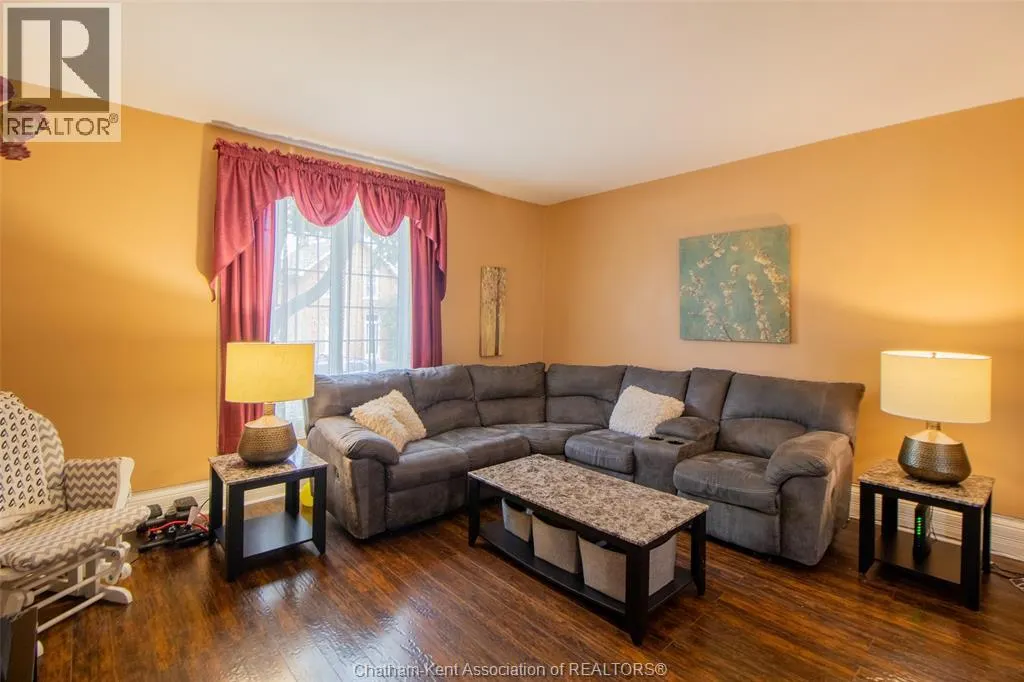 206 Adelaide STREET South