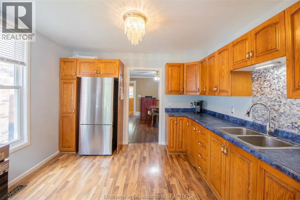 206 Adelaide STREET South