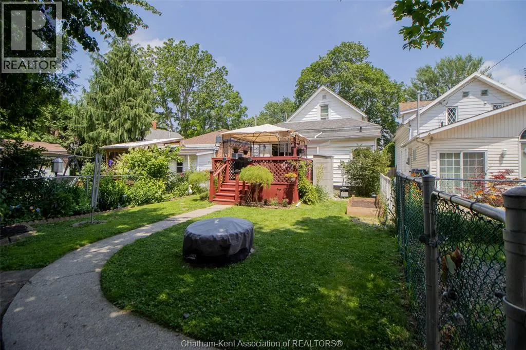 206 Adelaide STREET South