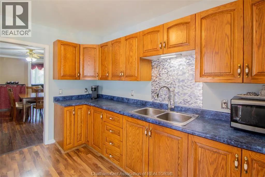 206 Adelaide STREET South