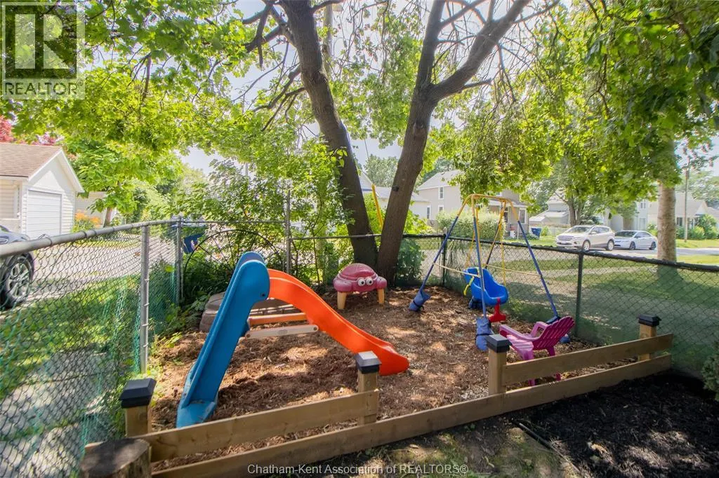 206 Adelaide STREET South