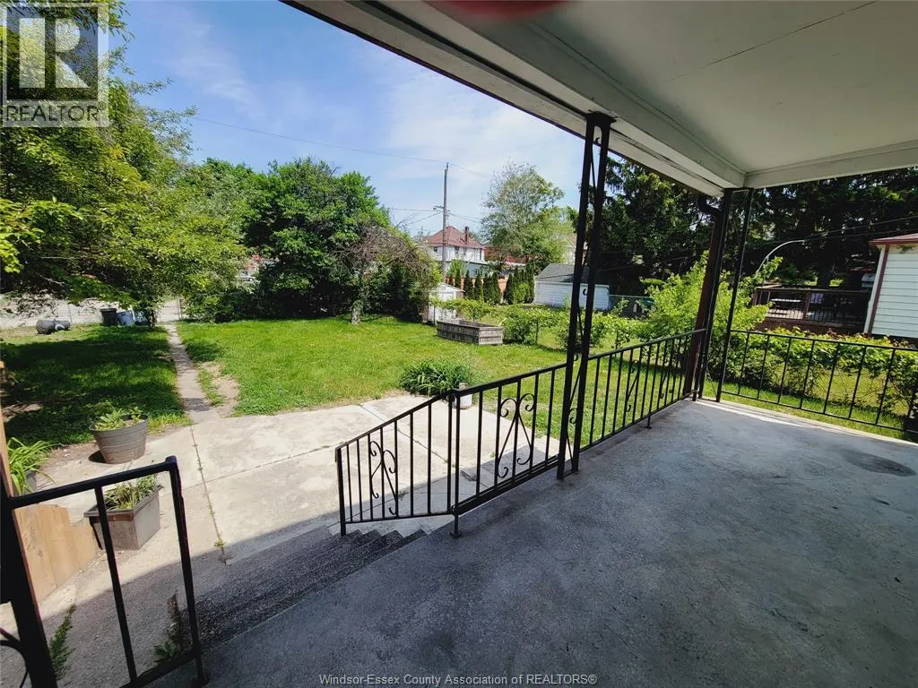 680 Caron AVENUE Unit# 2