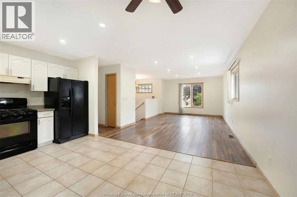 3268 ROBINET ROAD