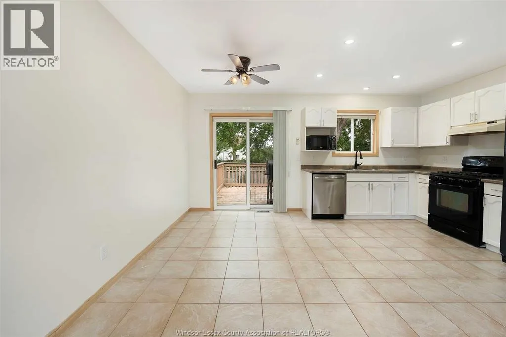 3268 ROBINET ROAD