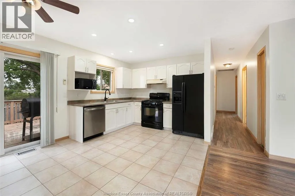 3268 ROBINET ROAD
