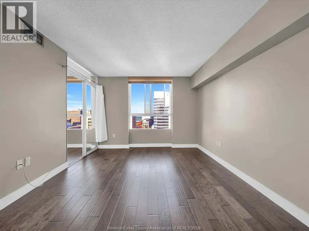 75 RIVERSIDE DRIVE East Unit# 1210
