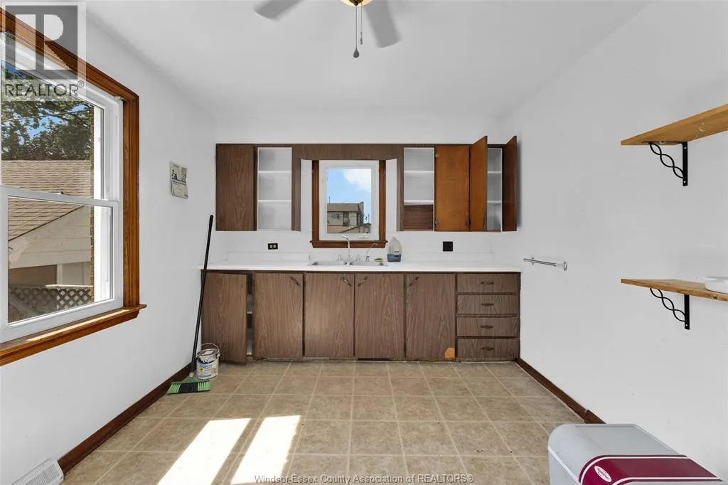 122 HURON