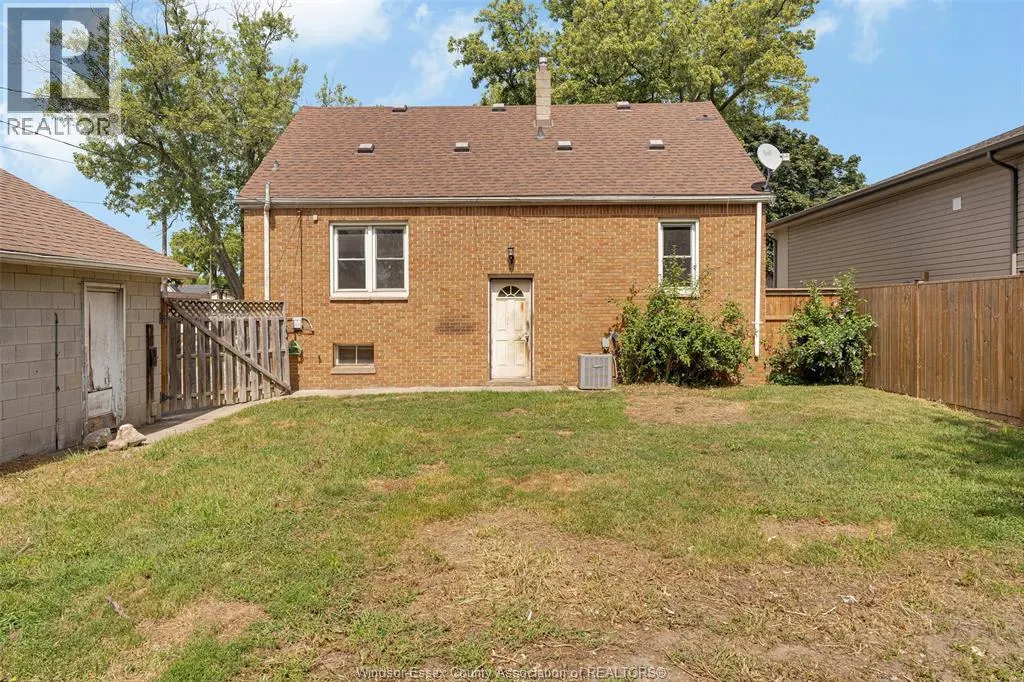 122 HURON