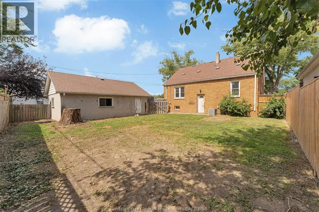 122 HURON