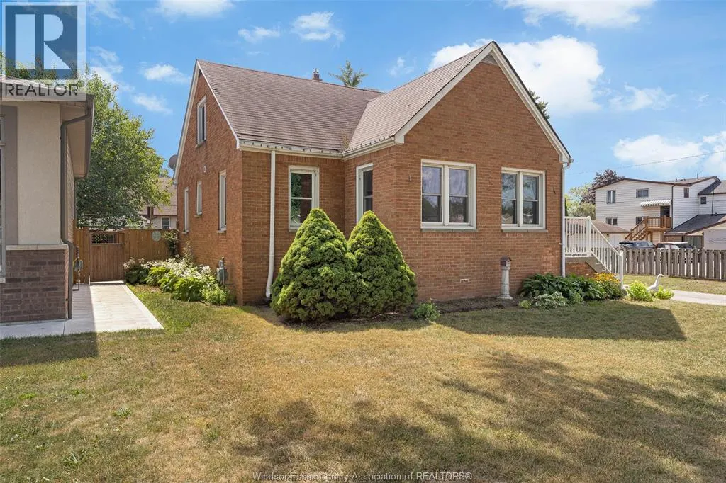 122 HURON