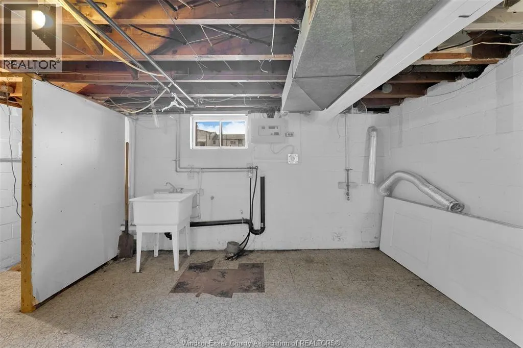 122 HURON