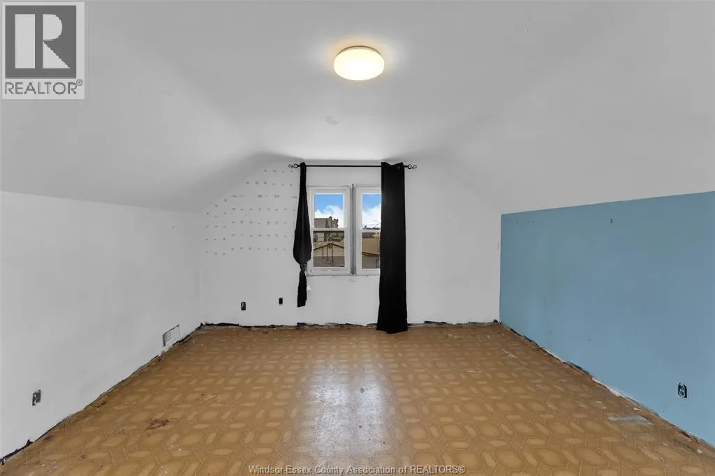 122 HURON
