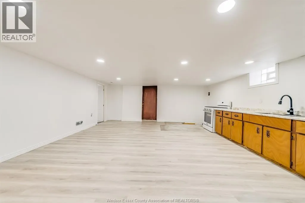 8057 RIVERSIDE DRIVE East Unit# LOWER
