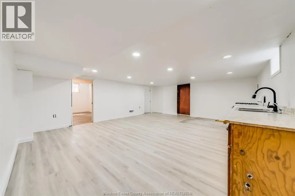 8057 RIVERSIDE DRIVE East Unit# LOWER