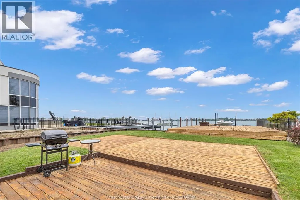 8266 Riverside DRIVE East