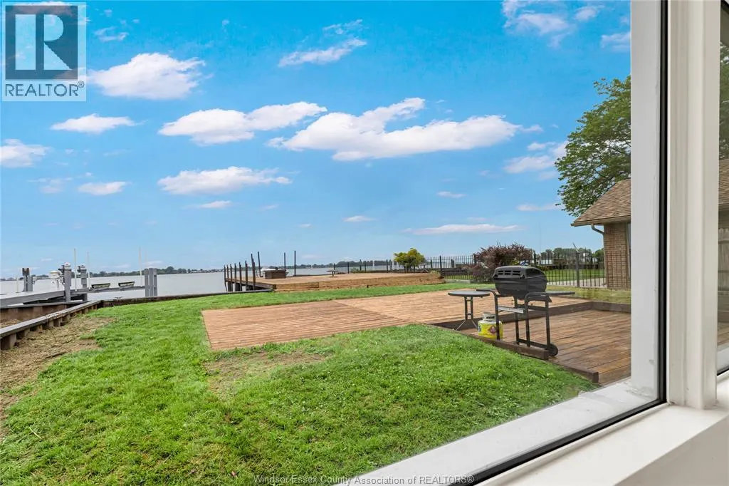 8266 Riverside DRIVE East