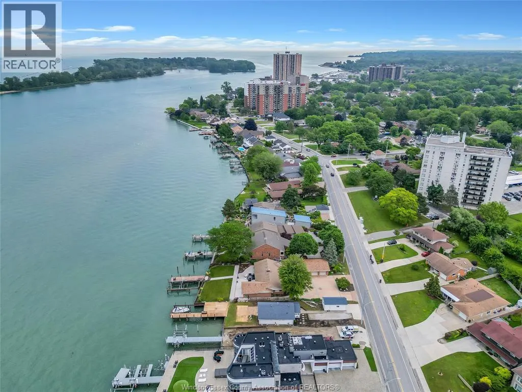 8266 Riverside DRIVE East
