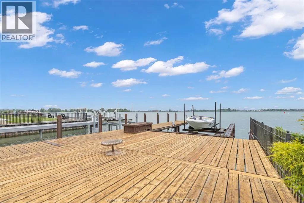 8266 Riverside DRIVE East