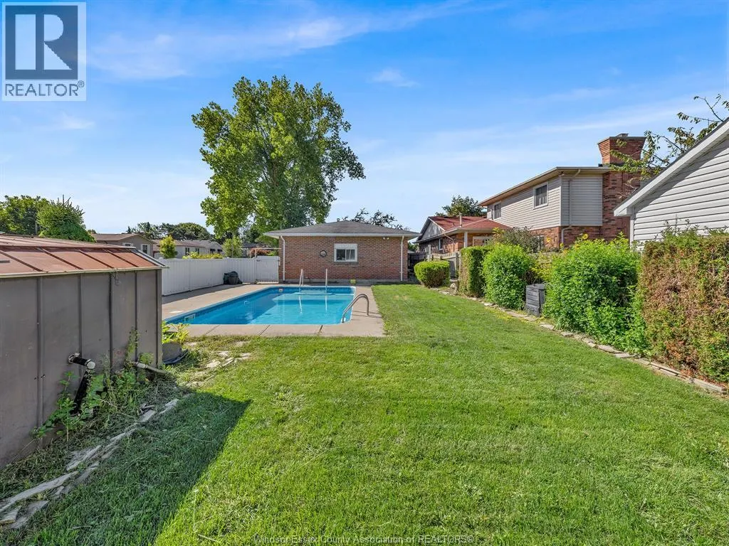 23 Camelot AVENUE