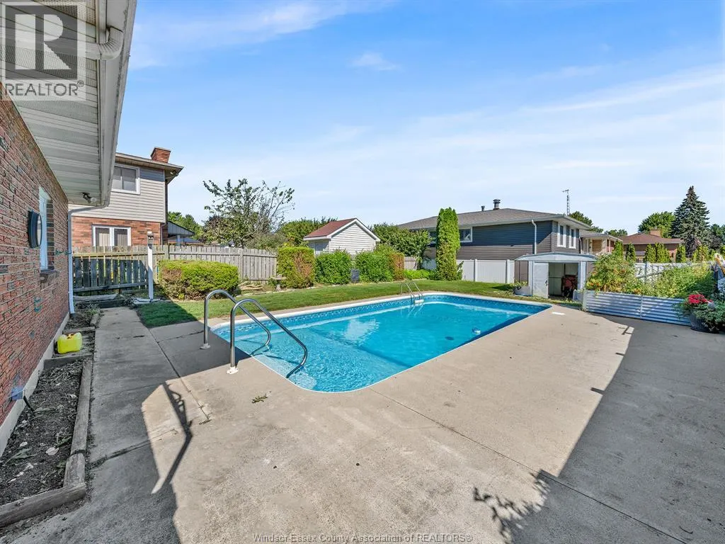 23 Camelot AVENUE
