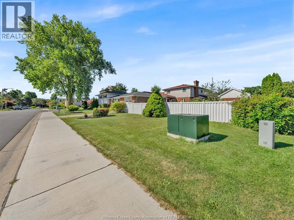 23 Camelot AVENUE