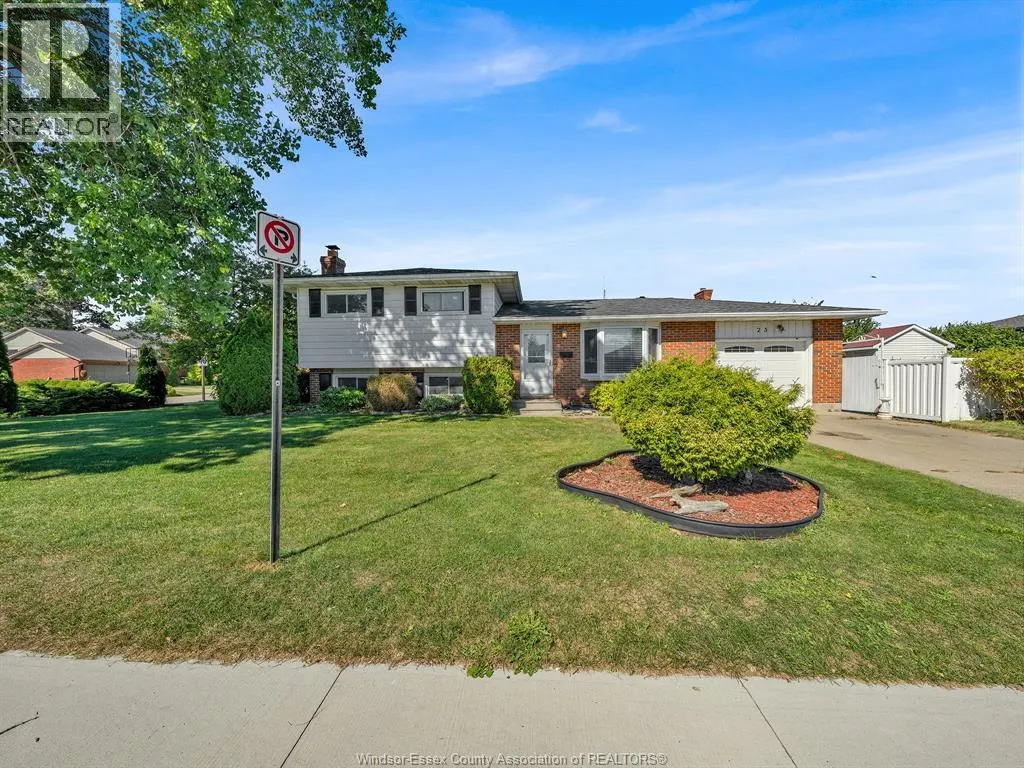23 Camelot AVENUE