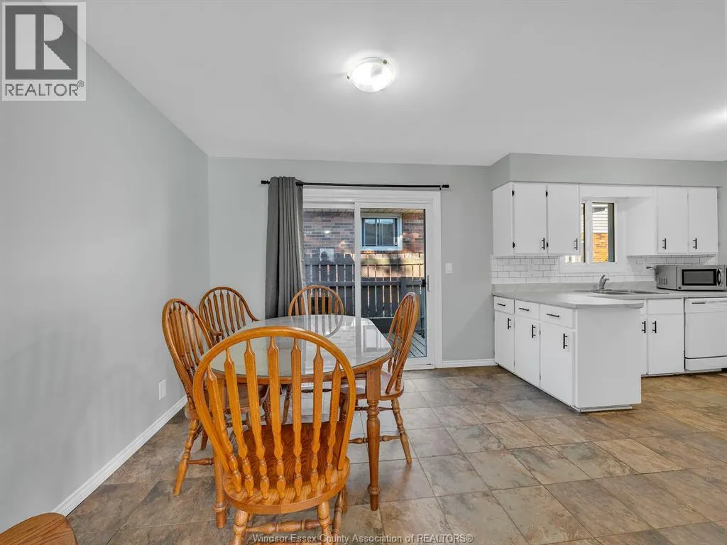 23 Camelot AVENUE