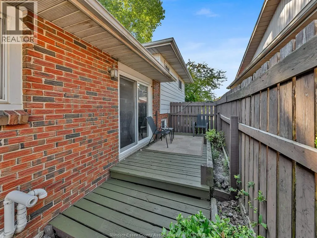 23 Camelot AVENUE