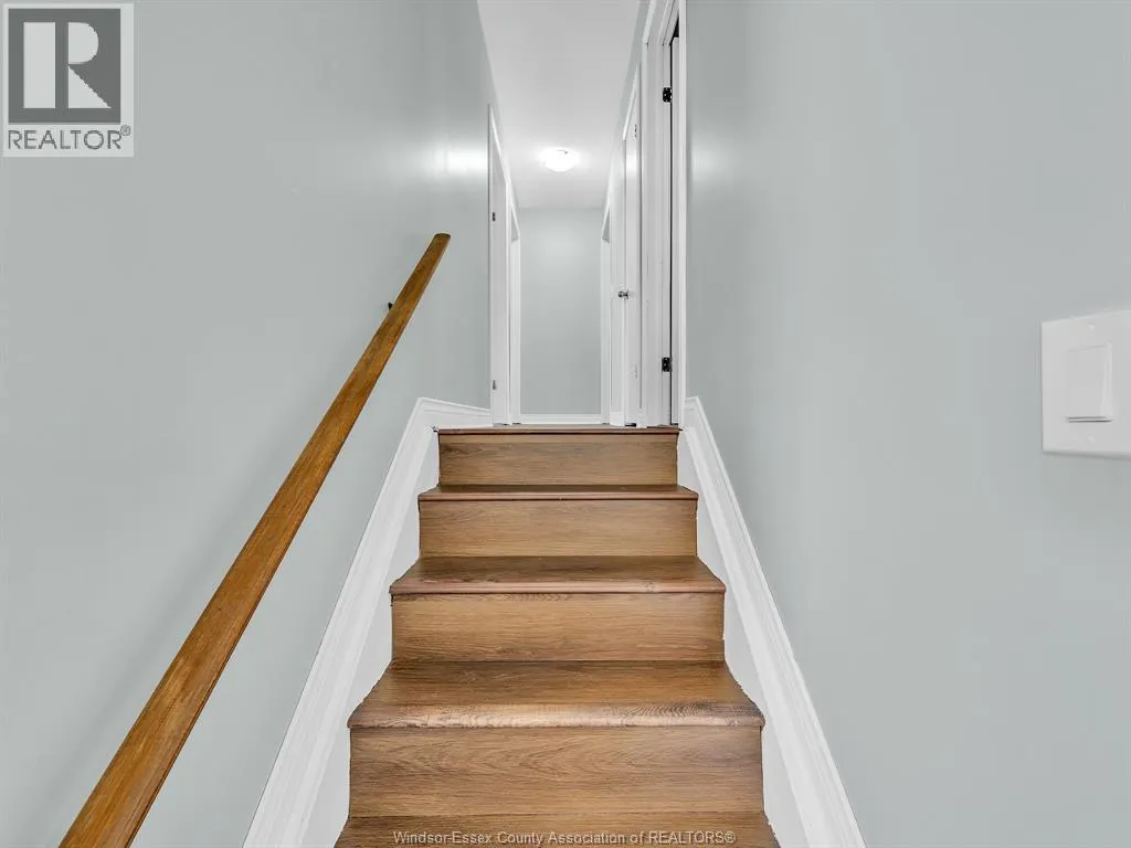 23 Camelot AVENUE