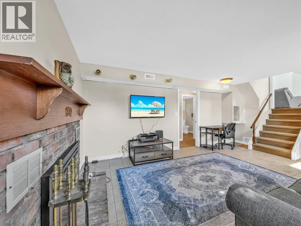 23 Camelot AVENUE
