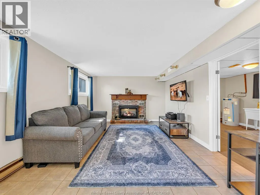 23 Camelot AVENUE