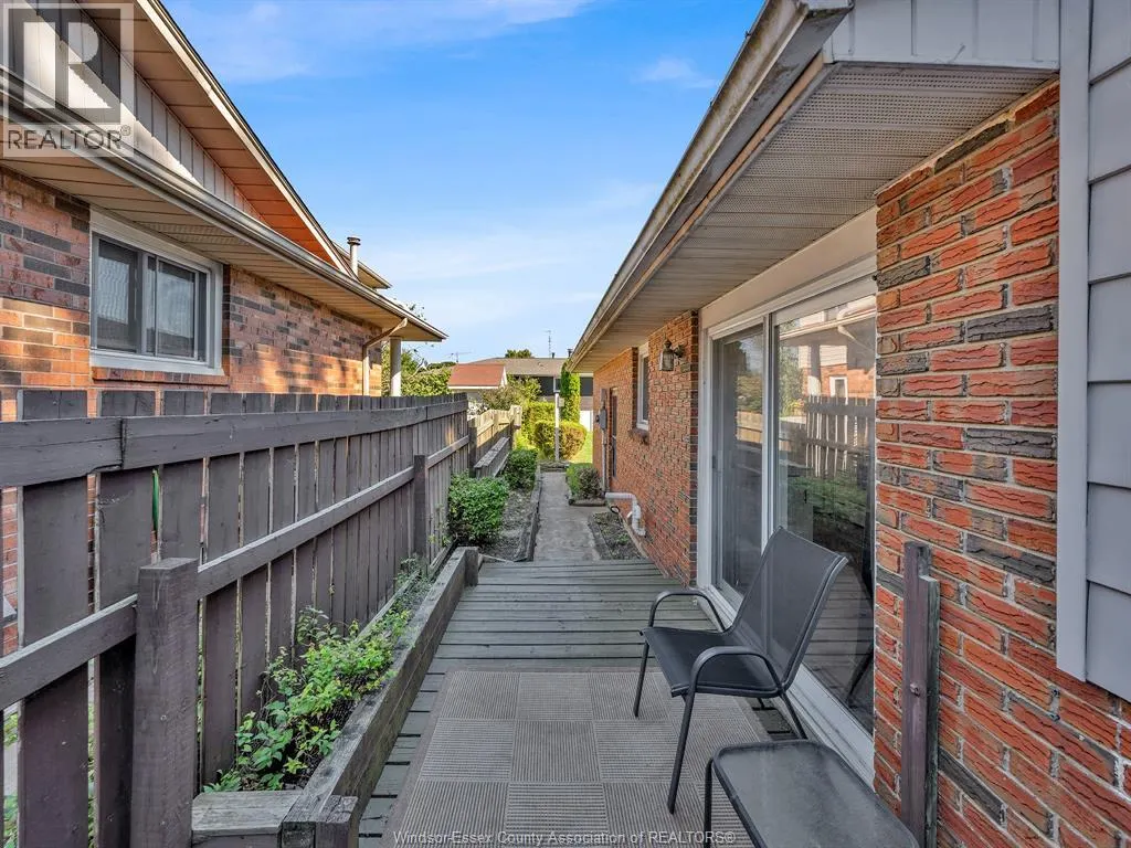 23 Camelot AVENUE