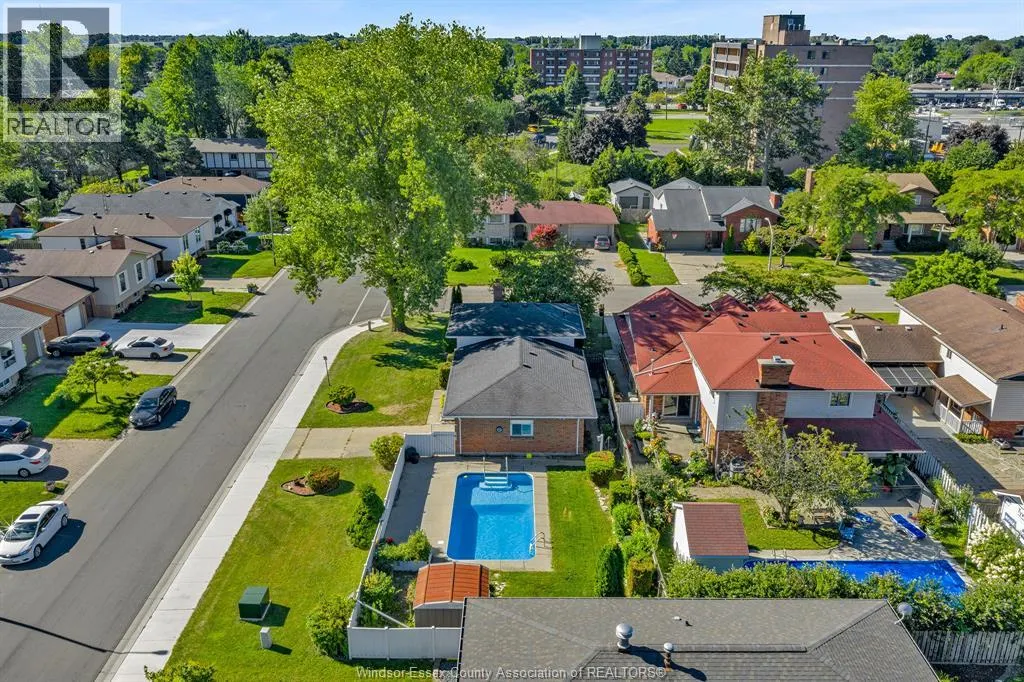 23 Camelot AVENUE