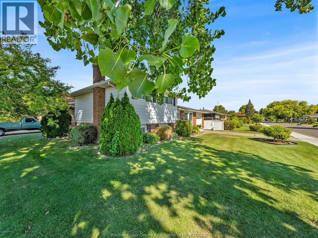 23 Camelot AVENUE