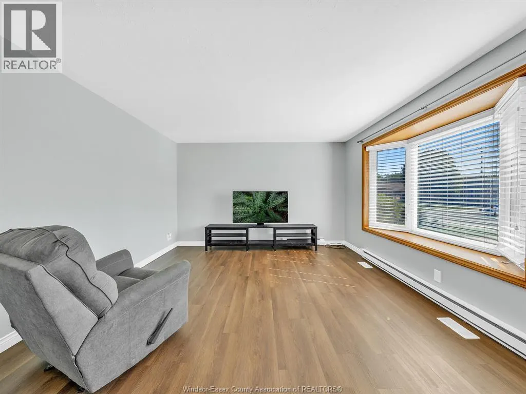 23 Camelot AVENUE