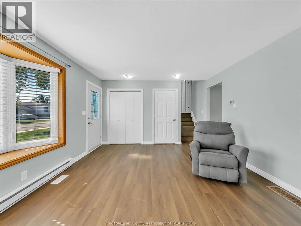 23 Camelot AVENUE