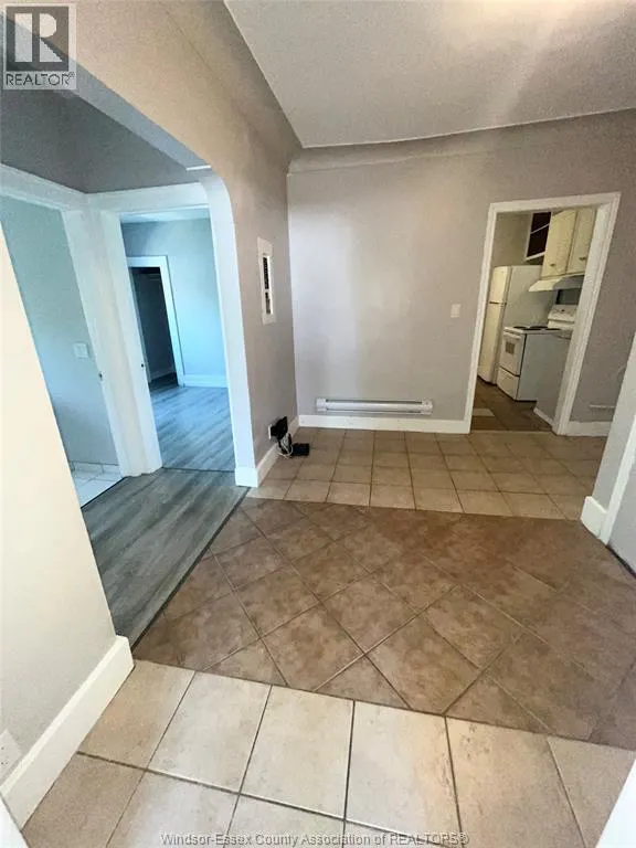 900-904 ELSMERE AVENUE Unit# 902