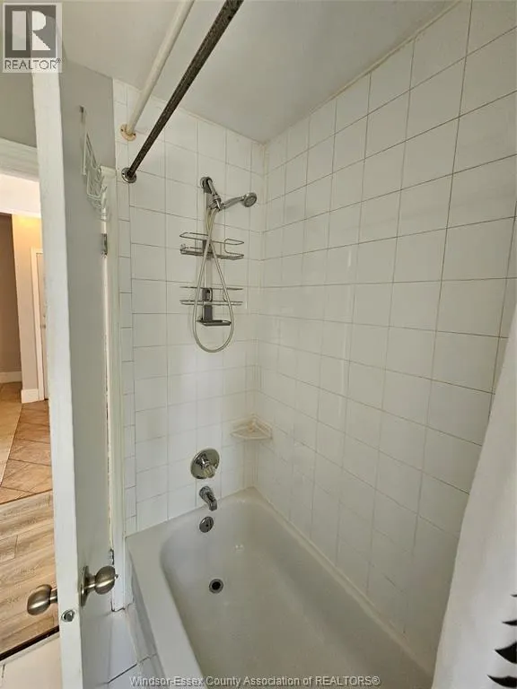 900-904 ELSMERE AVENUE Unit# 902