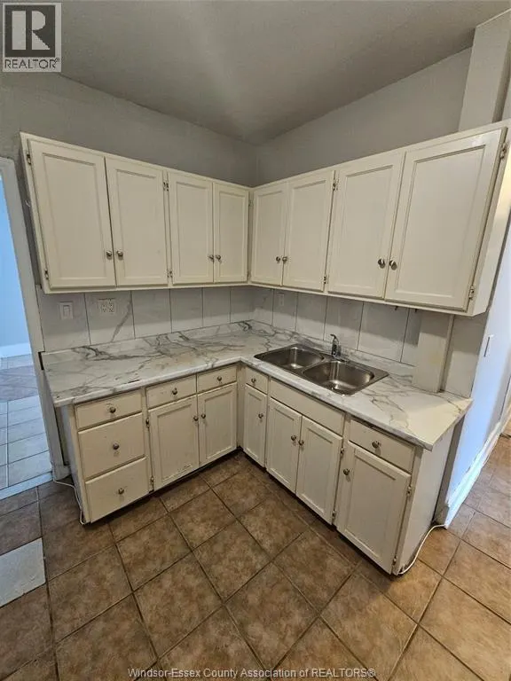 900-904 ELSMERE AVENUE Unit# 902
