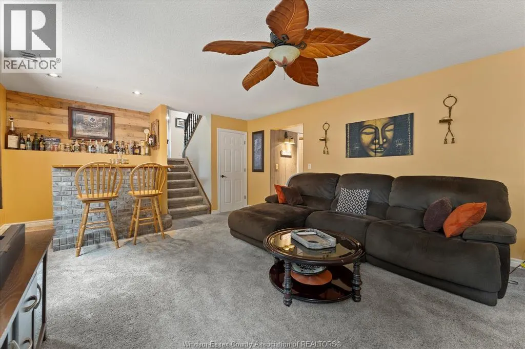 576 Lesperance