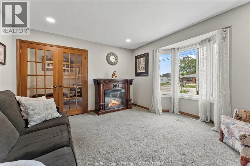 576 Lesperance