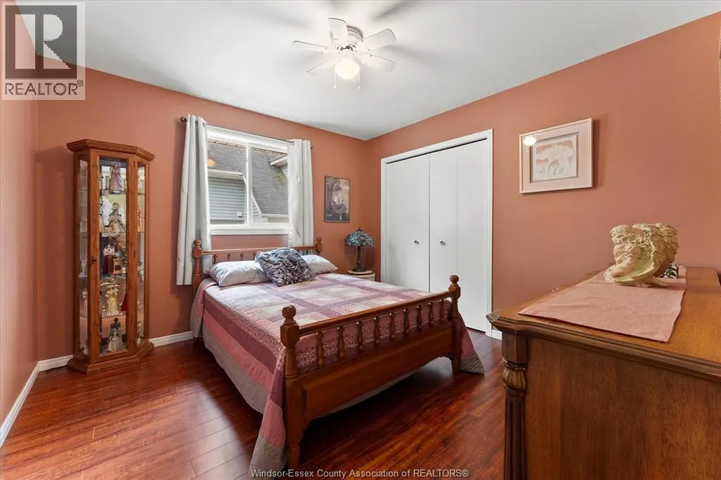 576 Lesperance